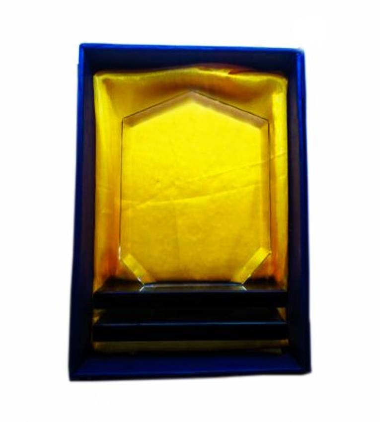 Plaque trophée en verre personnaliosable (Imprimable) légante sur une base carrée. Conçue pour impression uv ou pour le marquage en gravure laser