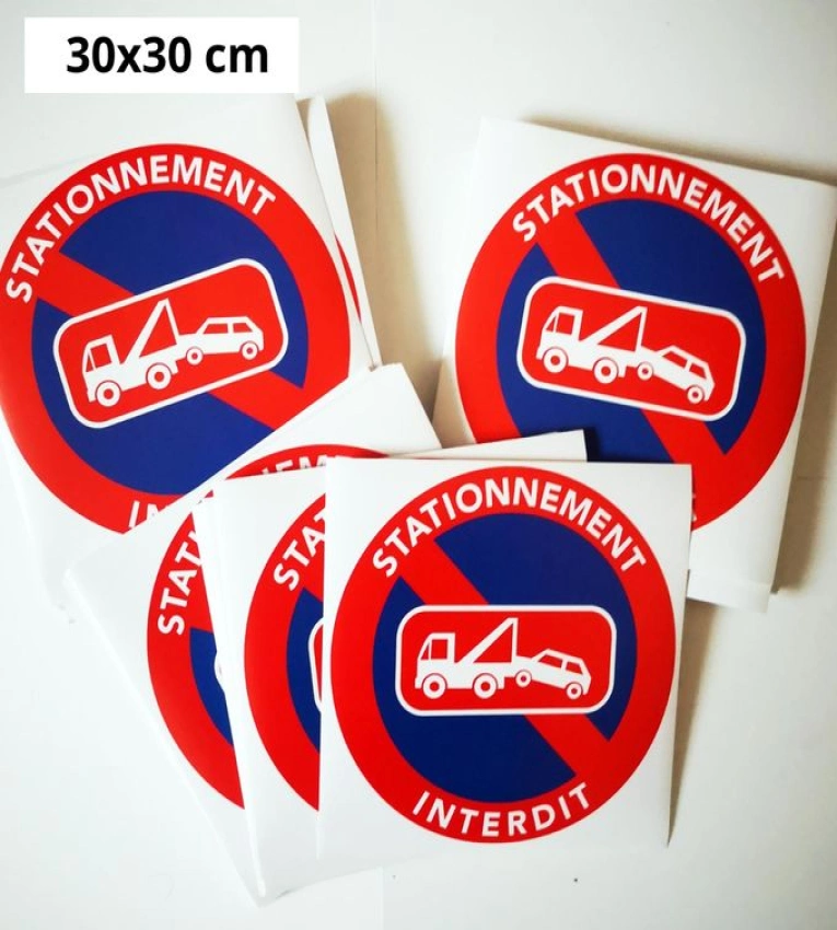 Il est interdit de stationner ici, une mise en fourrière est possible.