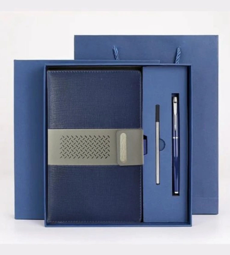 Set de cadeau personnalisable, Carnet et stylo dans une boîte en carton. Idéal pour événements d'entreprise, fêtes et occasions spéciales