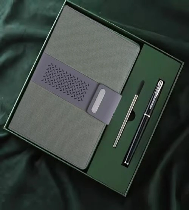 Set de cadeau personnalisable, Carnet et stylo dans une boîte en carton. Idéal pour événements d'entreprise, fêtes et occasions spéciales