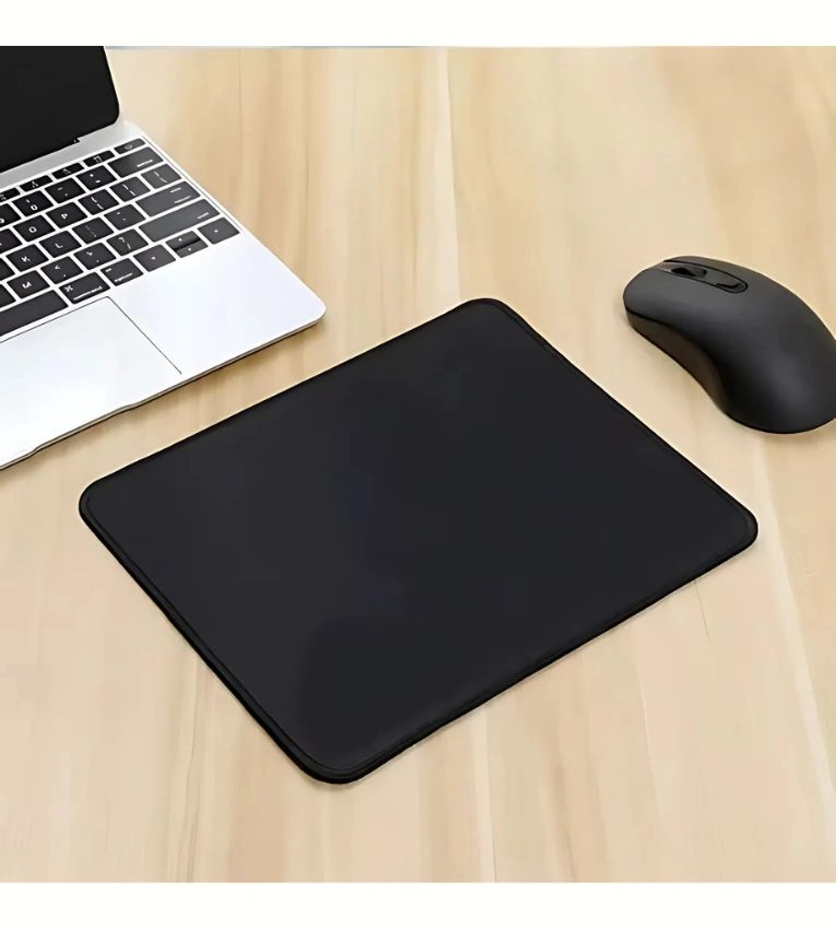 وسادة الماوس مصنوعة من المطاط والقماش عالي الجودة، وهي مصممة لتدوم طويلاً مع كونها صديقة للبيئة.